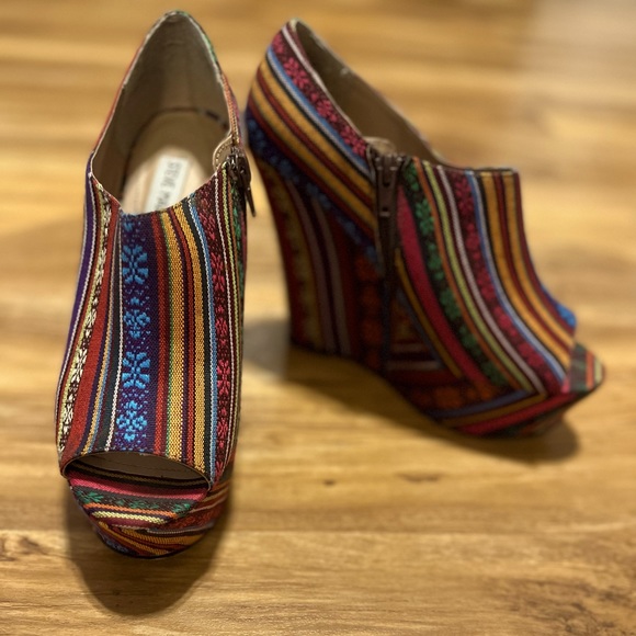 Aztec Patterned Wedge Heels - Picture 3 of 6